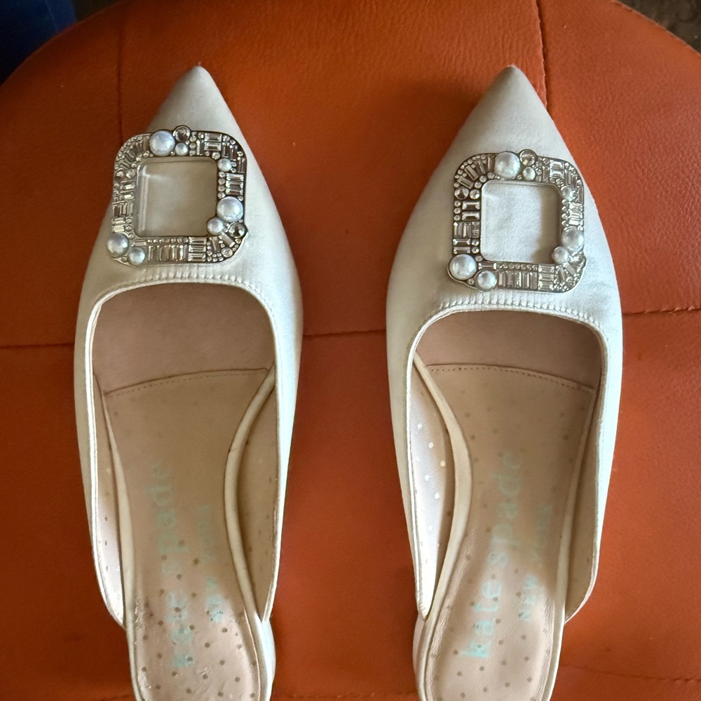 NEW Kate Spade 5B Cream Flats with Pearl Embellishments